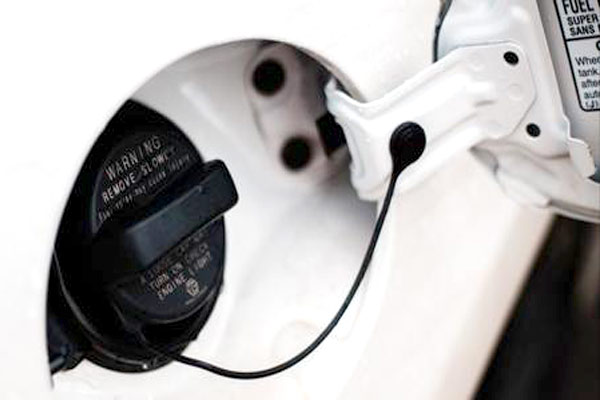 В Кыргызстане резко выросли цены на бензин